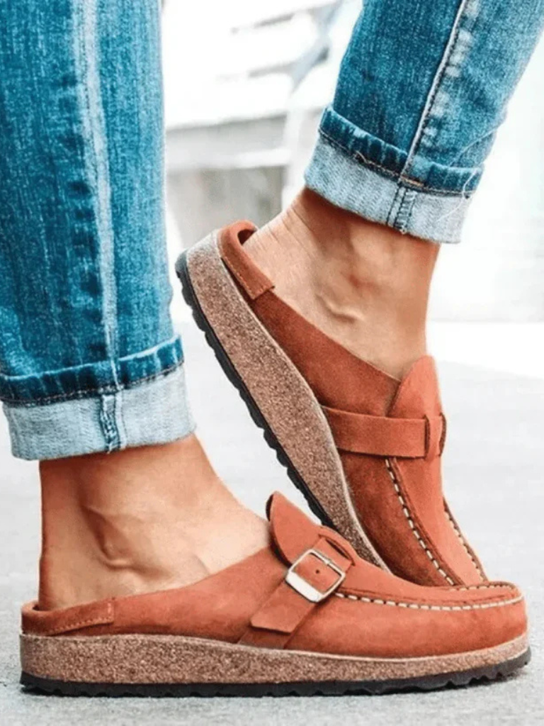 Mallorca – Suede Buckle Comfort Clogs