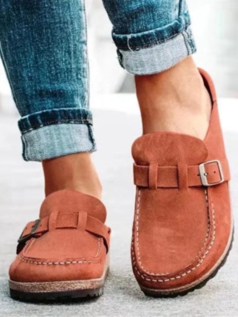 Mallorca – Suede Buckle Comfort Clogs