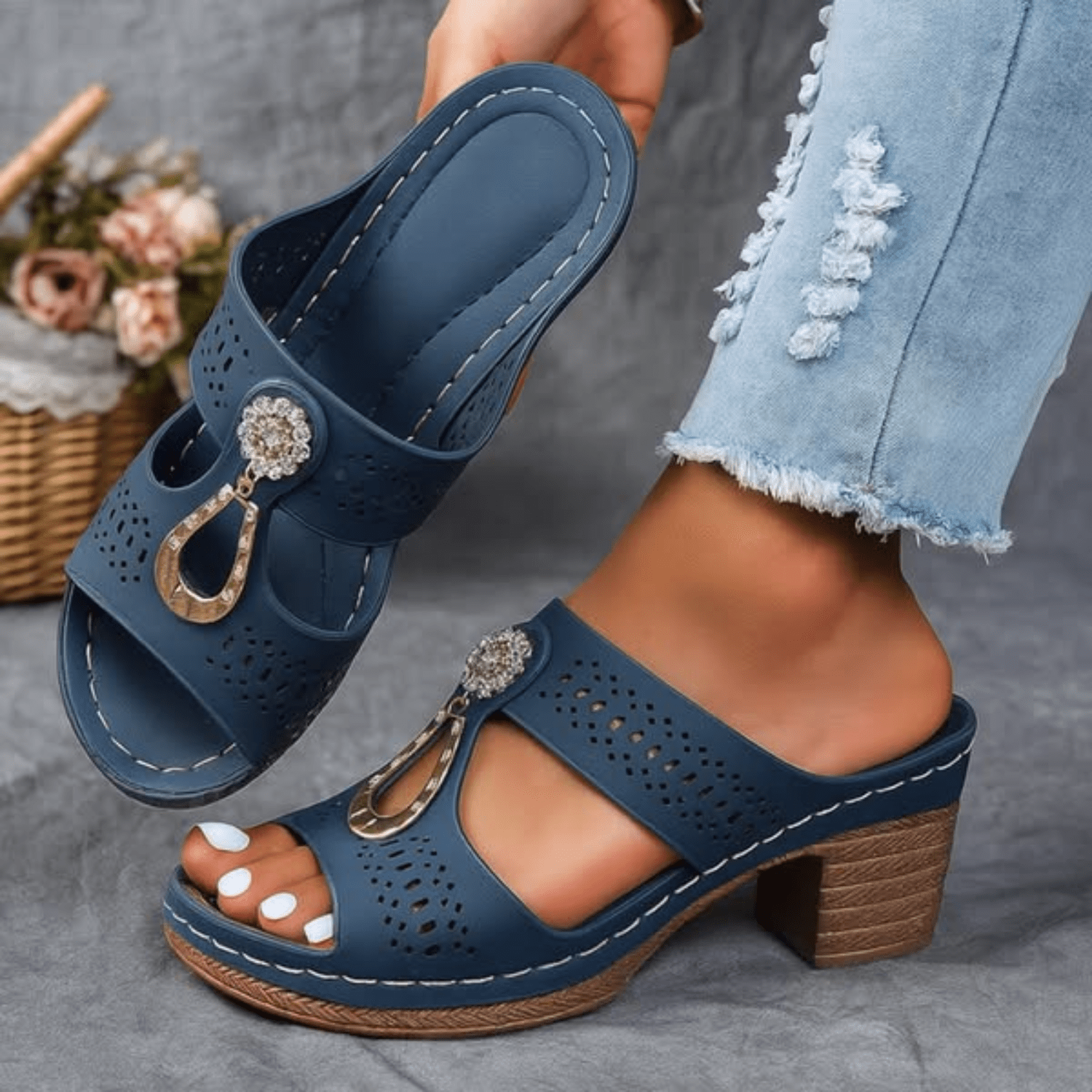 FAITH | CHIC AND COMFORTABLE SUPPORTIVE SANDALS
